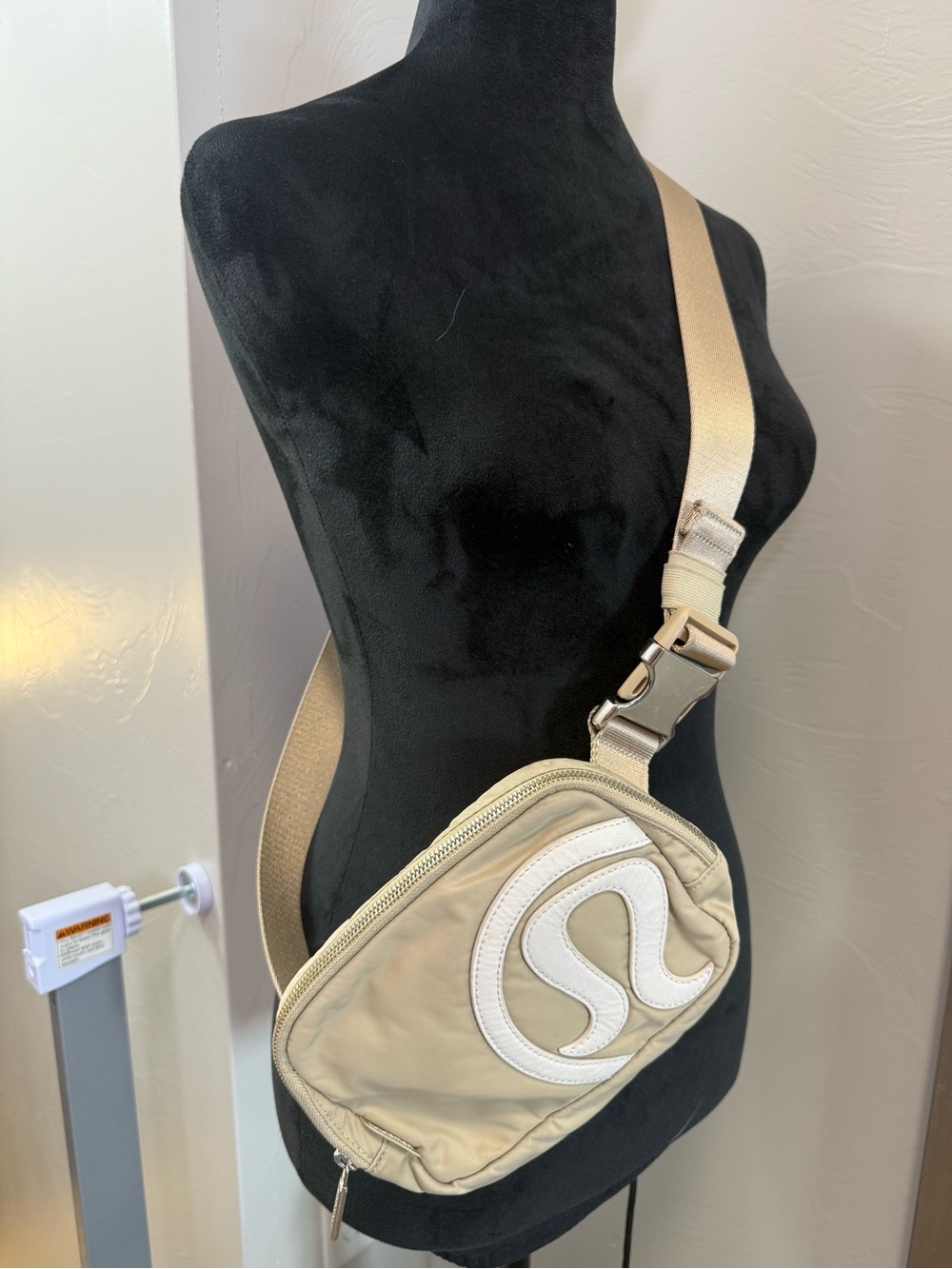 Lululemon Everywhere Belt Bag 1L Trench/White Opal Logo Tan Crossbody - Picture 2 of 5